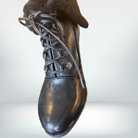 Kenneth Cole Sheepskin and Leather Cuffed High Heel Ankle Boots NWOT 8 - Picture 4 of 9